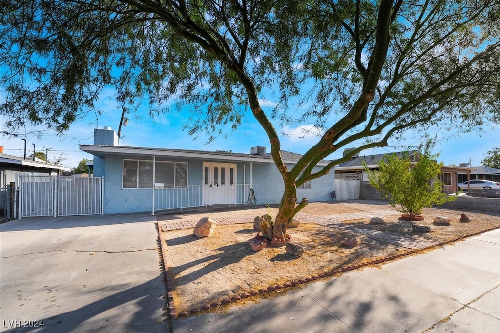 ranch-style home featuring a garage