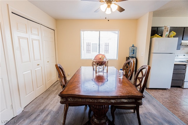 dining area featuring light hardwood / wood-style floors and ceiling fan