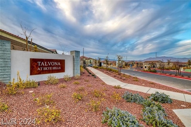 view of community / neighborhood sign