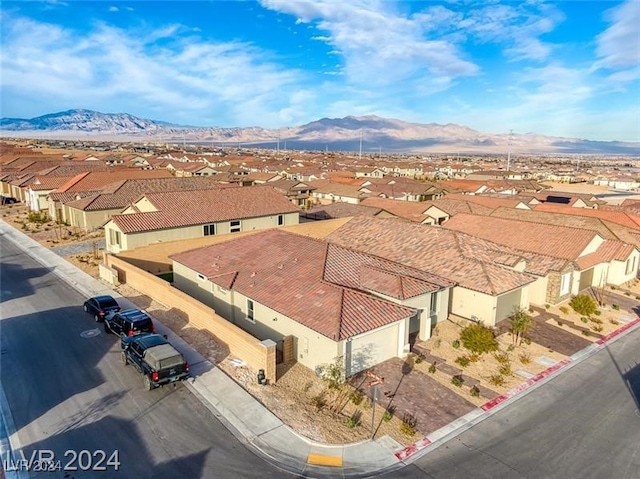 birds eye view of property featuring a mountain view