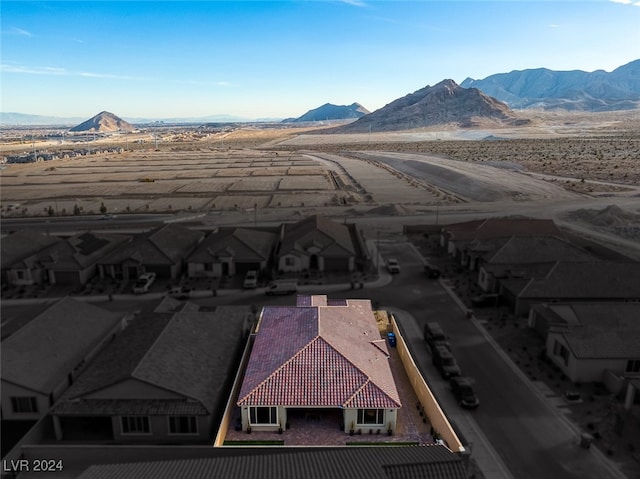 birds eye view of property featuring a mountain view