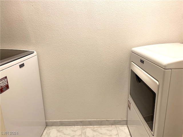 laundry area featuring washer / clothes dryer