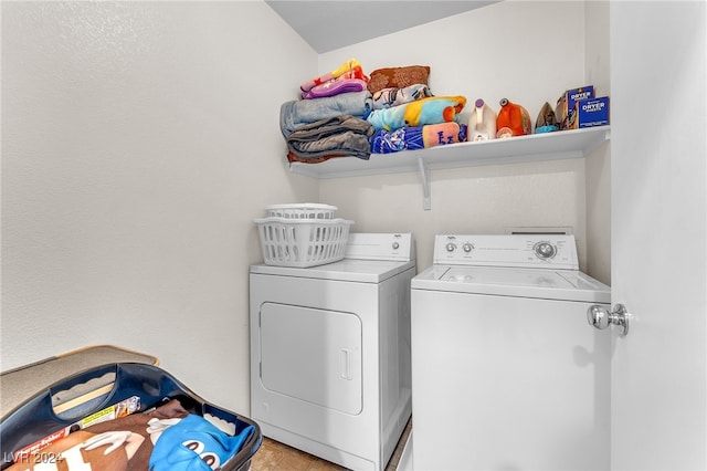 laundry room with washer and clothes dryer