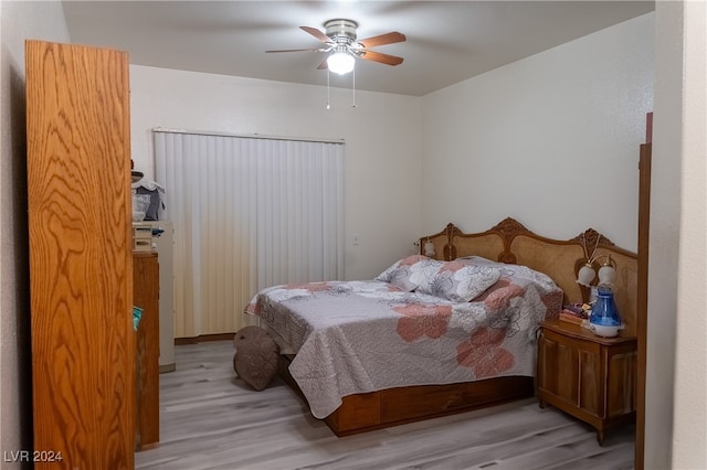 bedroom featuring light hardwood / wood-style floors and ceiling fan