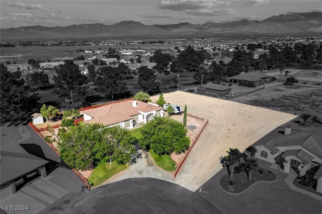 birds eye view of property featuring a mountain view