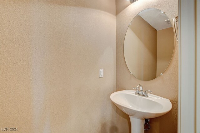 bathroom with sink