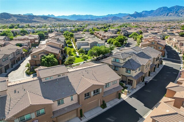 birds eye view of property featuring a mountain view