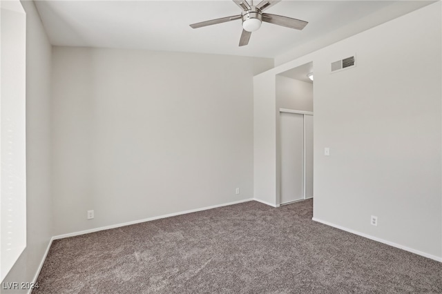 carpeted empty room featuring ceiling fan