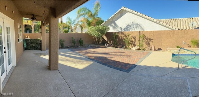 view of patio with ceiling fan