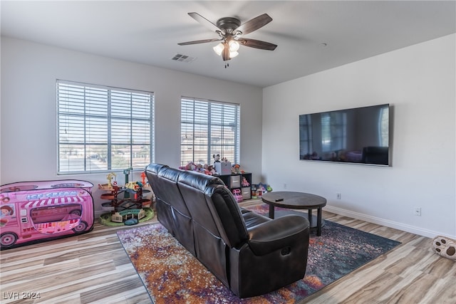 living room featuring light hardwood / wood-style floors and ceiling fan