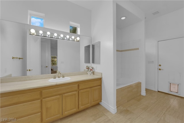 bathroom with vanity and tiled shower / bath