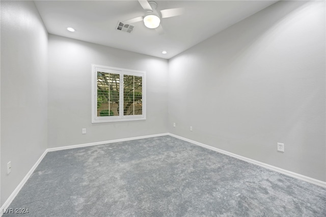 carpeted empty room featuring ceiling fan