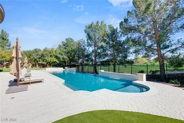 31 Eagles Landing Ln, Las Vegas, NV 89141 - view of swimming pool with a patio