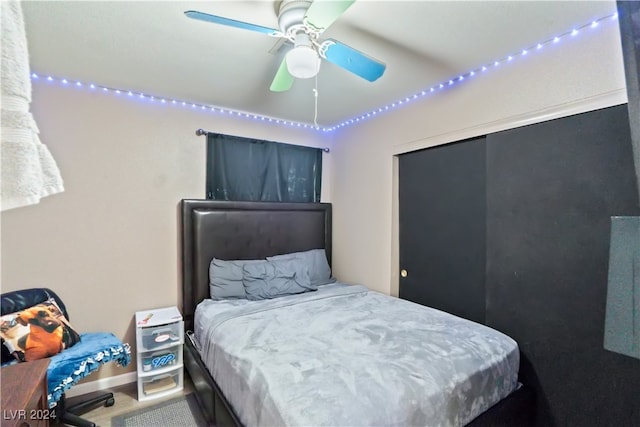 bedroom featuring ceiling fan