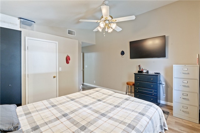 bedroom featuring lofted ceiling, light wood-type flooring, and ceiling fan