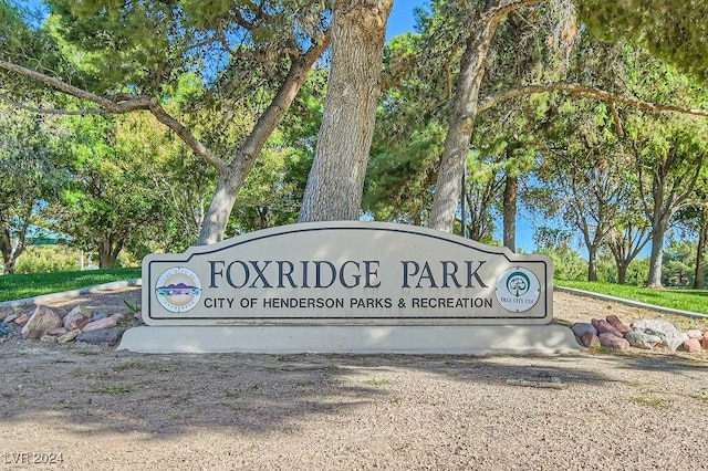 view of community / neighborhood sign