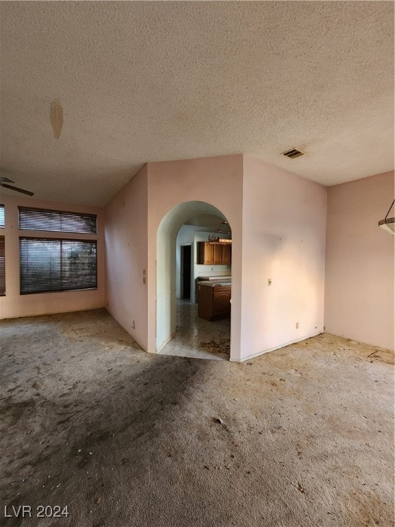 carpeted spare room featuring a textured ceiling