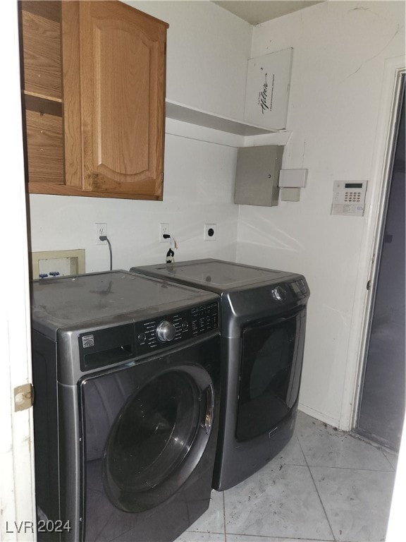 laundry room with cabinets and washing machine and clothes dryer