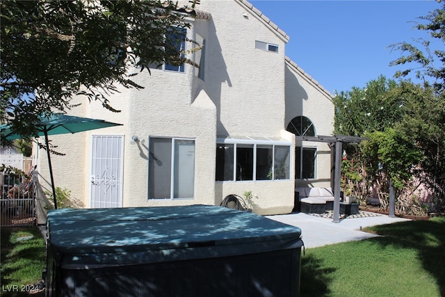 back of house featuring a lawn