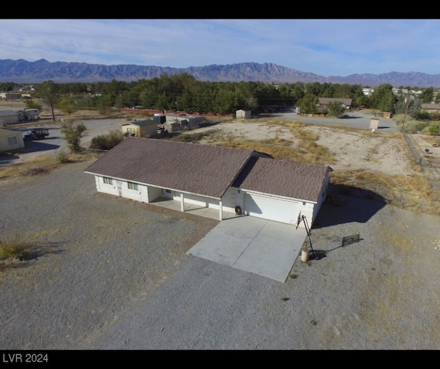 birds eye view of property featuring a mountain view