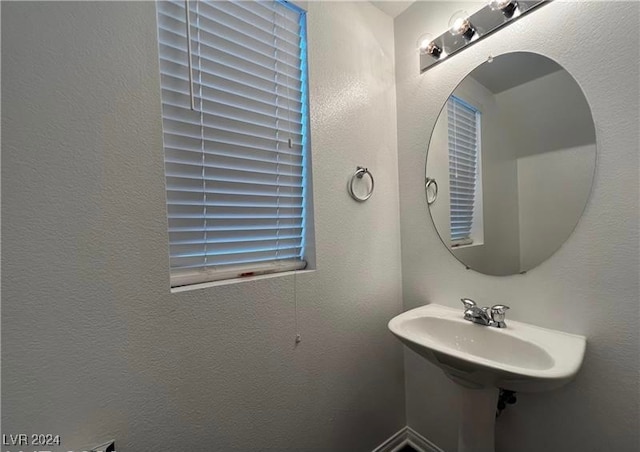 bathroom featuring sink