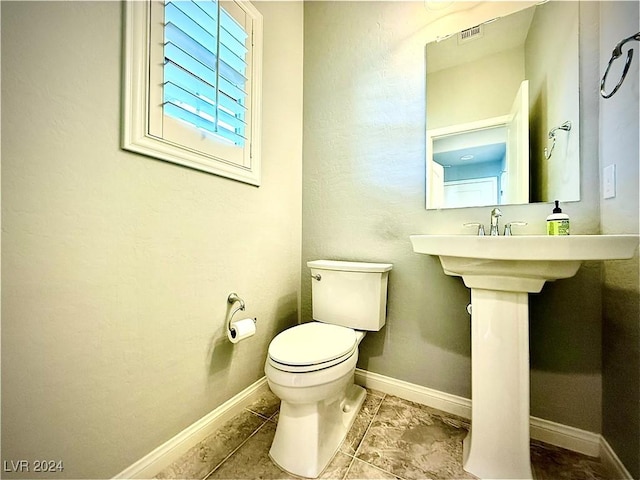 bathroom featuring toilet