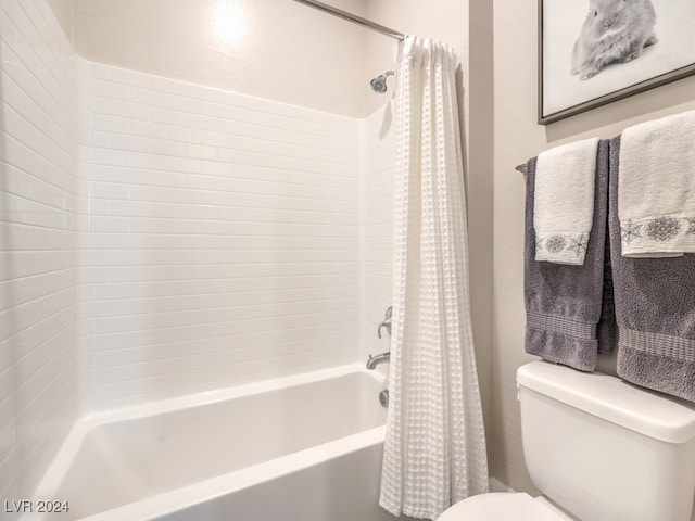 bathroom featuring toilet and shower / tub combo