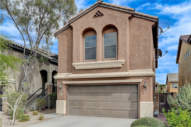 view of front facade featuring a garage