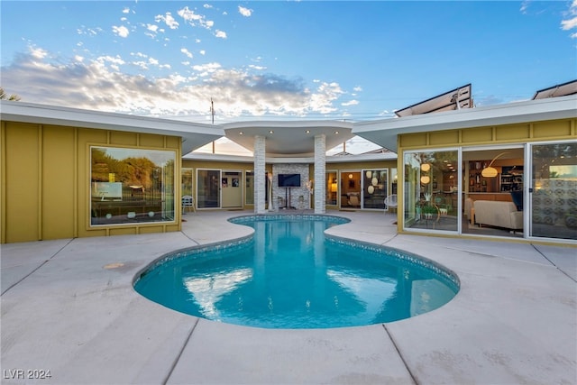 view of swimming pool featuring a patio