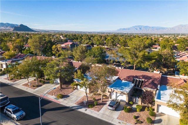 bird's eye view with a mountain view