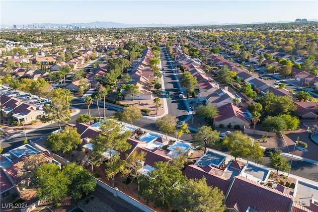 birds eye view of property featuring a mountain view