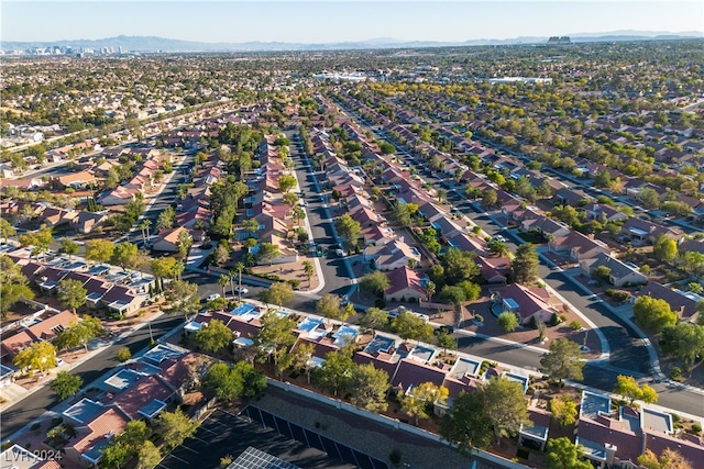 birds eye view of property featuring a mountain view