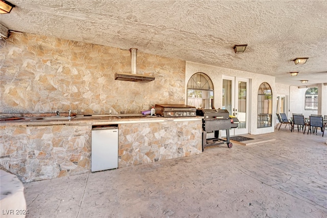 view of patio / terrace featuring grilling area and an outdoor kitchen