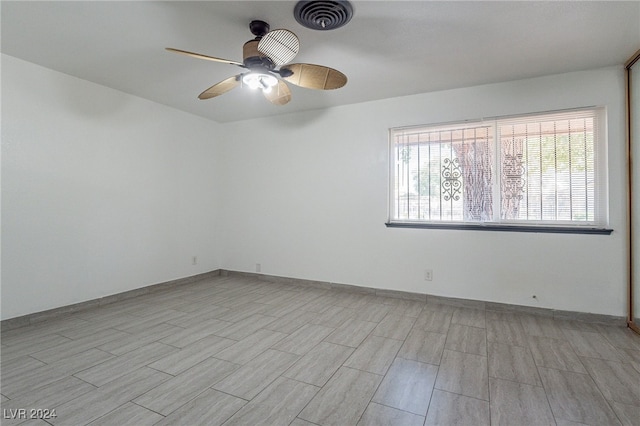 unfurnished room featuring light hardwood / wood-style floors and ceiling fan