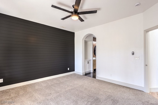 carpeted spare room with ceiling fan