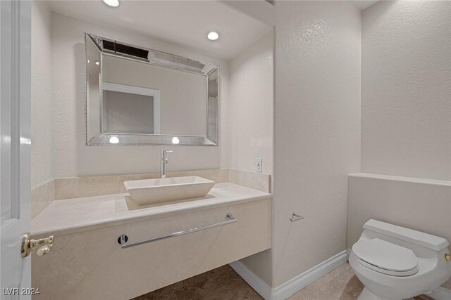 1931 Fox Canyon Cir, Las Vegas, NV 89117 - half bath featuring toilet, vanity, recessed lighting, and baseboards