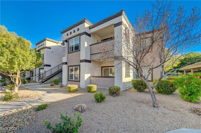 view of front of property featuring a balcony