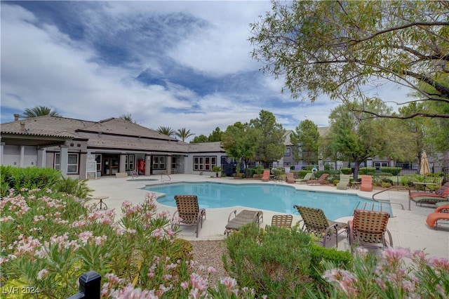 view of swimming pool featuring a patio