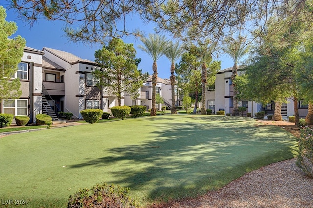 view of property's community featuring a lawn