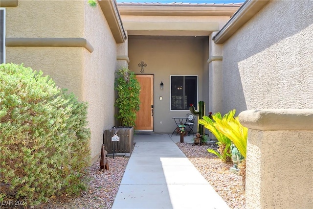 view of exterior entry featuring stucco siding