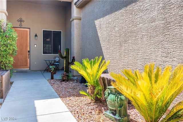 property entrance with stucco siding