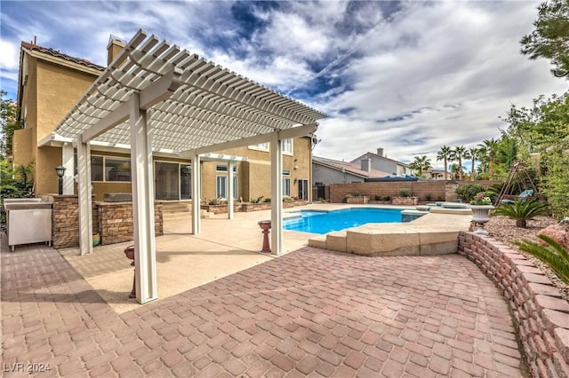 view of pool featuring an in ground hot tub, a pergola, and a patio area