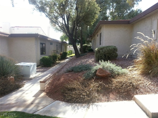 view of yard featuring central AC unit