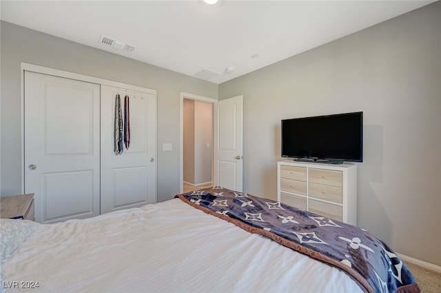 bedroom with carpet flooring and a closet