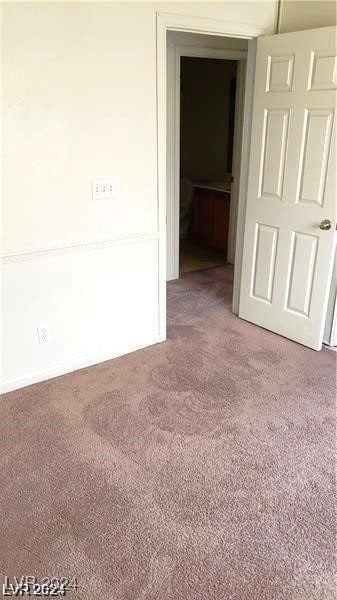 unfurnished room featuring carpet floors