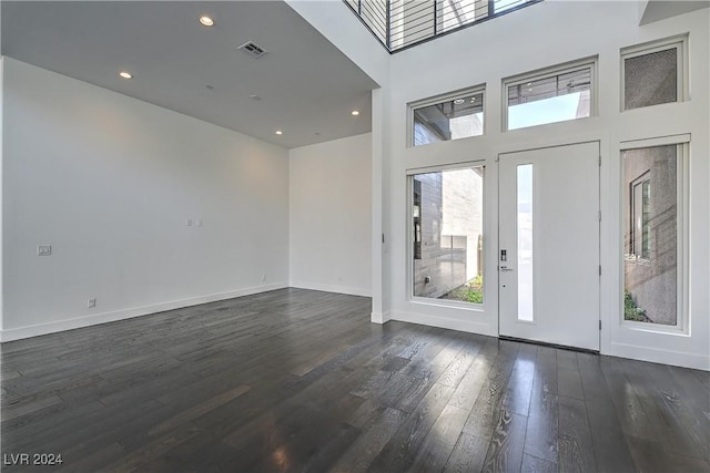 entrance foyer featuring baseboards, visible vents, dark wood finished floors, a high ceiling, and recessed lighting