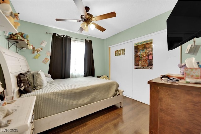 bedroom featuring dark wood-type flooring and ceiling fan