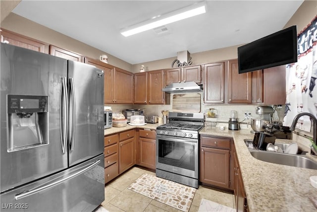 kitchen with sink, decorative backsplash, stainless steel appliances, and light tile patterned floors