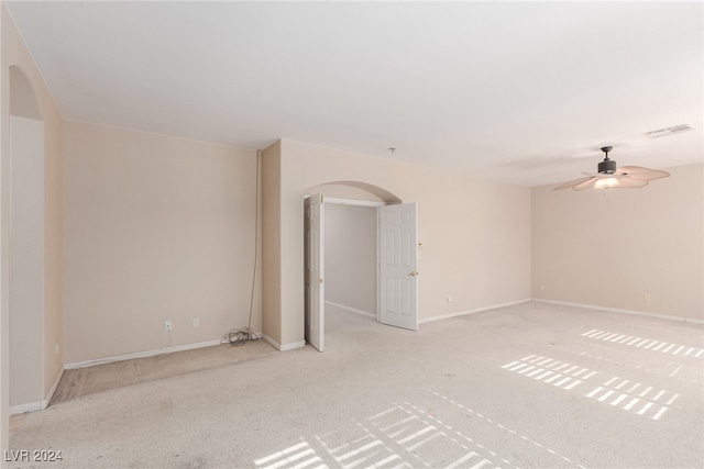 unfurnished room with light carpet and ceiling fan