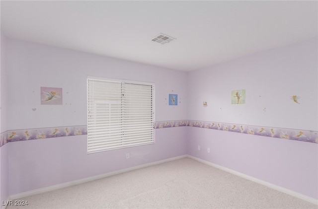 unfurnished room with carpet